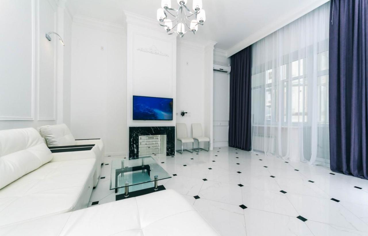 Vip Apartment Near Kreschatyk, 31А Pushkinska Street Kyiv Exterior photo