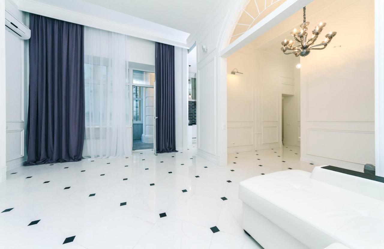 Vip Apartment Near Kreschatyk, 31А Pushkinska Street Kyiv Exterior photo